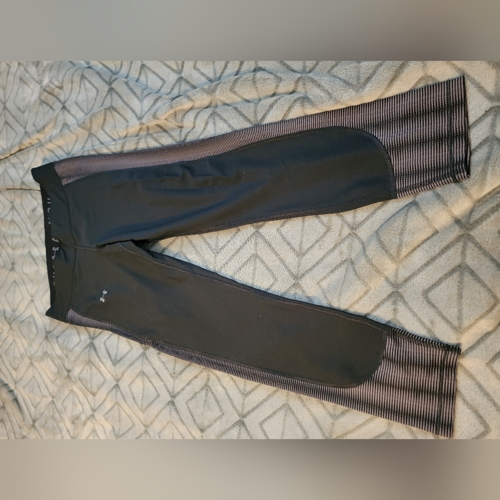 Under armour womens headgear compression Capri legging - size L